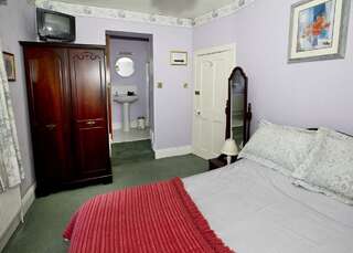 Загородные дома Gleneven Guest House Inniskeen Двухместный номер с 1 кроватью и собственной ванной комнатой-3